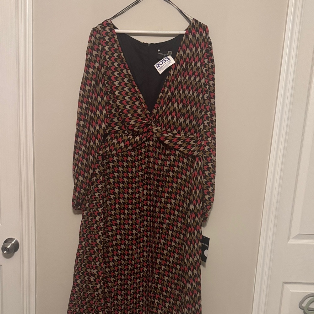 Maison Tara Black and Red Houndstooth Long Sleeve Dress